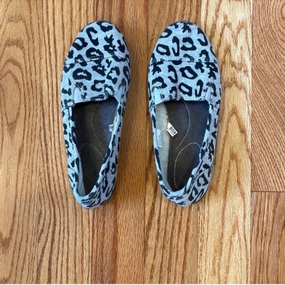 Great Condition Animal Print Flats- Size 8 - Picture 1 of 3